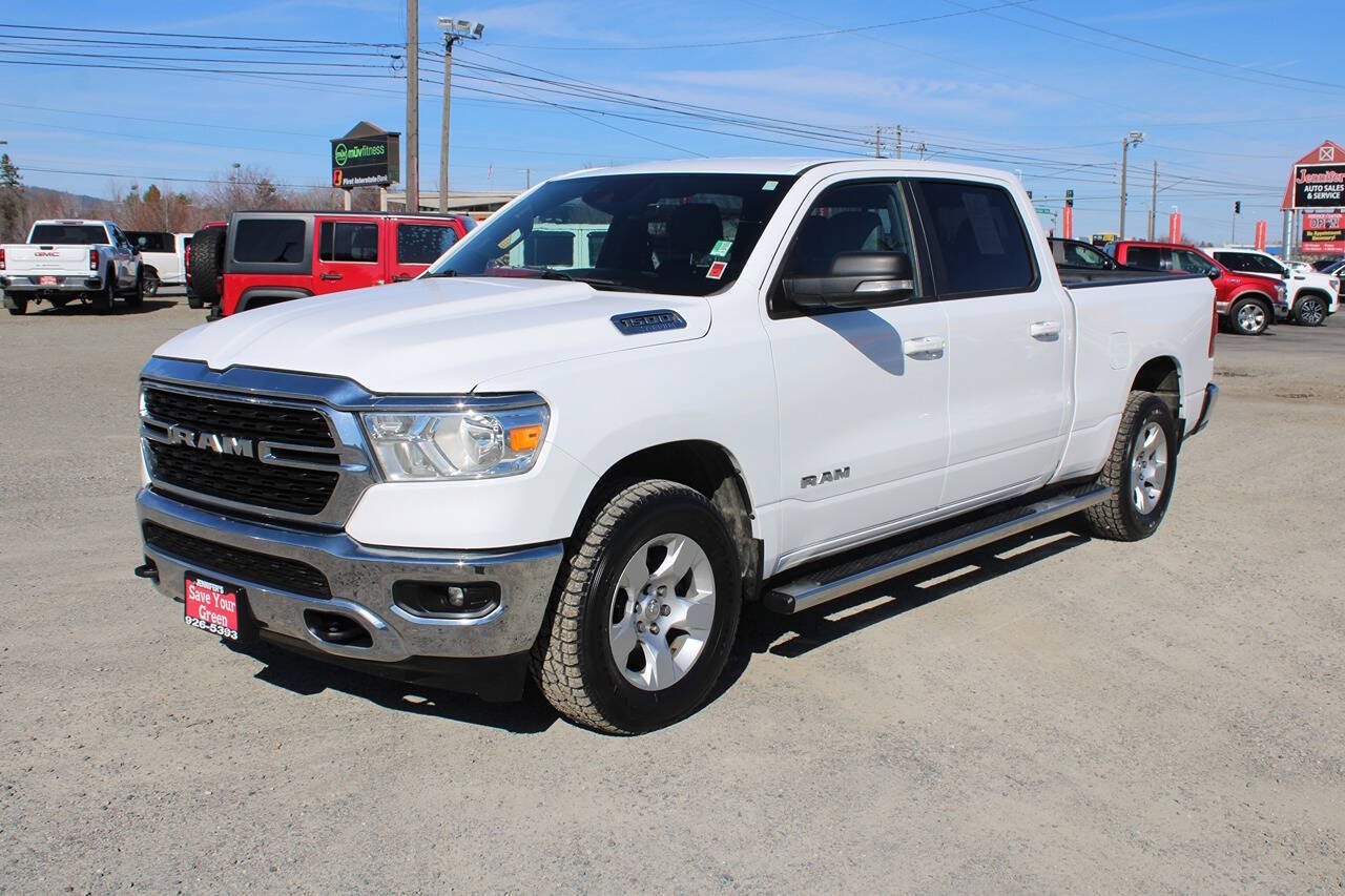 2022 RAM 1500 Big Horn 4x4 4dr Crew Cab 6.4 ft. SB Pickup in Bright White Clear Coat — front three-quarter view