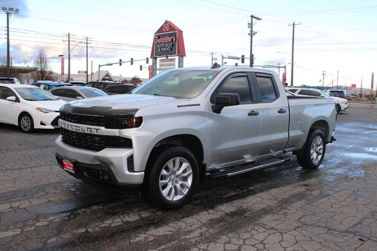 2020 Chevrolet Silverado 1500 Custom 4x4 4dr Double Cab 6.6 ft. SB in Silver Ice Metallic — front three-quarter view