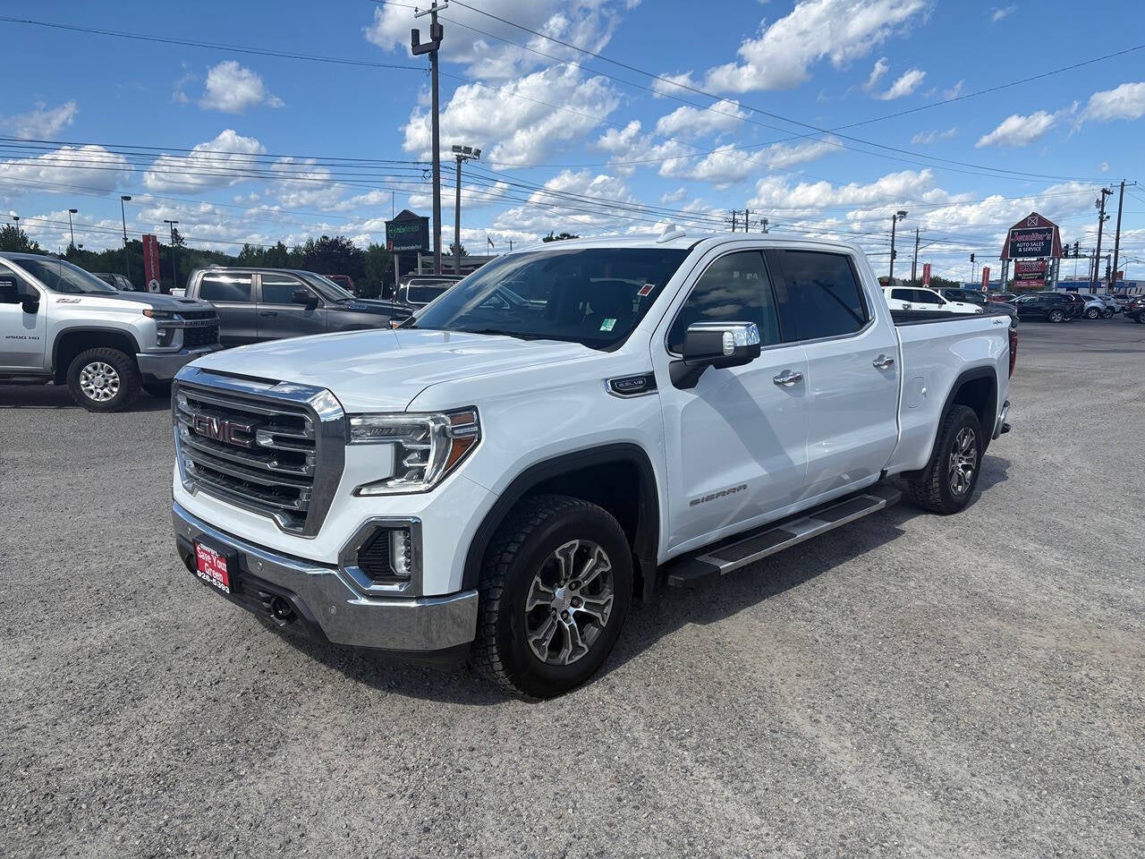 2021 GMC Sierra 1500 SLT 4x4 4dr Crew Cab 5.8 ft. SB in Summit White — front three-quarter view